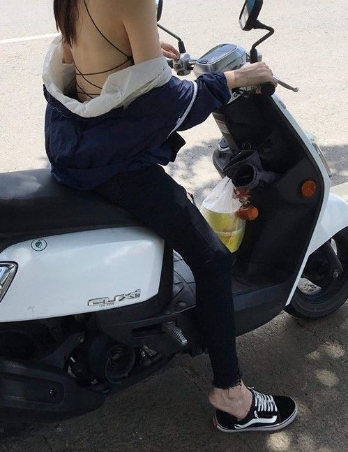 園市龍潭區，妹子在大熱天里騎車，真是讓人汗流浹背