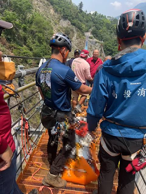 南投雙龍瀑布重大意外！男墜「40樓高吊橋」卡巨石慘死