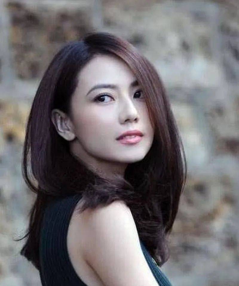 高圓圓「高中舊照」被曝出,班主任:至少10個班的男生在追她!