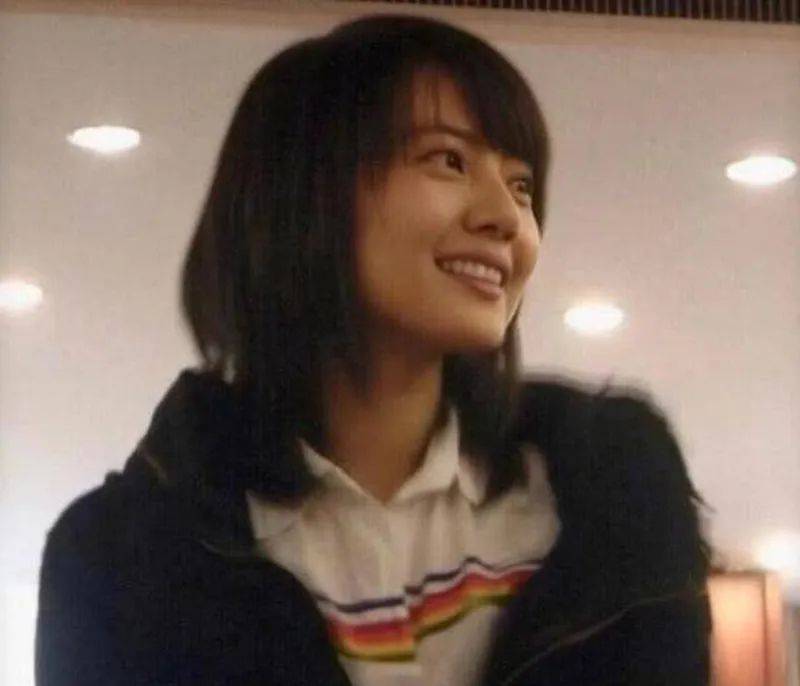 高圓圓「高中舊照」被曝出,班主任:至少10個班的男生在追她!
