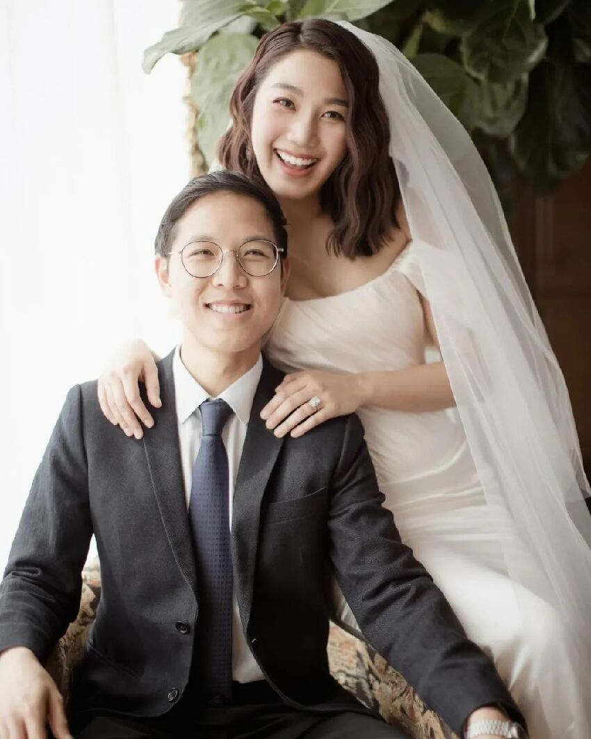 TVB女星與圈外男友結婚，明星爸爸開心笑開懷，曾與小生拍拖6年分手患抑鬱