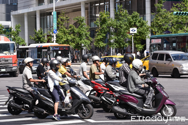 機車族注意！騎士少做一事「慘被開罰單」噴3600元　驚呼「以為汽車才需要」網友不挺：被罰很正常