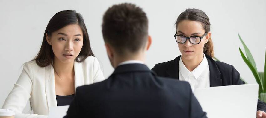 面試官：「兩木叫林，三木叫森，五木叫什麼？」兩位女大生機智回答　「征服面試官」當場被錄取