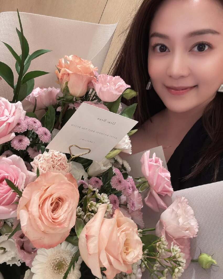 嫁周渝民10年消失螢光幕！38歲喻虹淵「無預警宣布喜訊」　秀美照嗨曝「歡迎加入大家庭」　