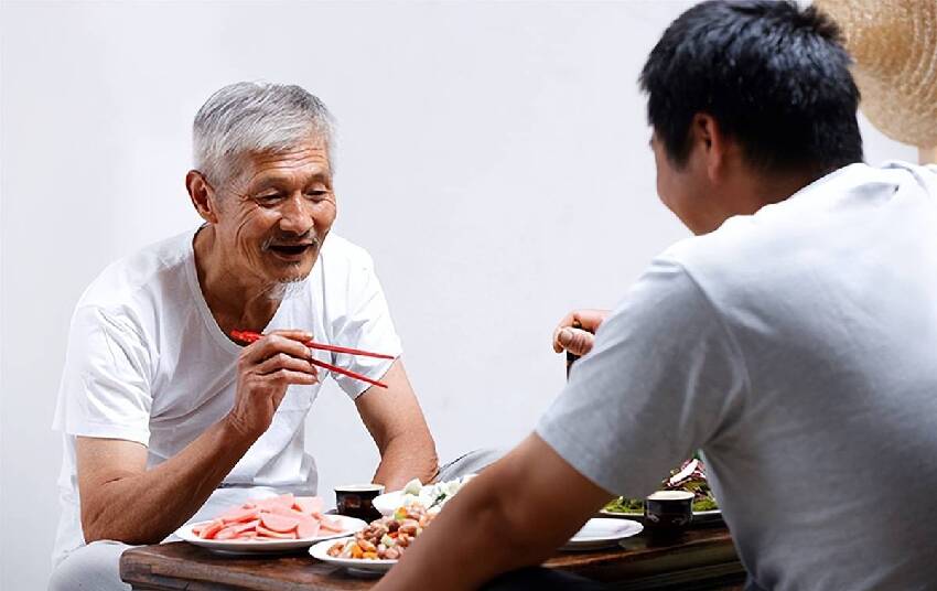 老了才明白：不管生幾個孩子　最孝順的往往是「這一個」別疼錯人了