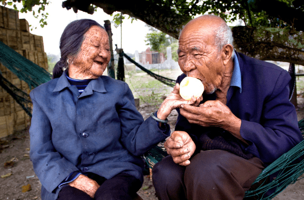 老年夫妻，先走的和活著的誰比較痛苦 ？答案令人無法接受！