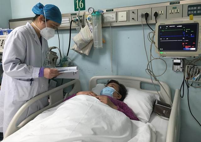 老年癡呆最後是怎麼去世的?醫生嘆:人走前「身體會有3徵兆」