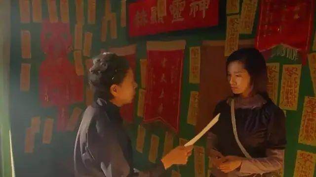 她是王晶的「美女助理」，為鬼片選景離奇失蹤，托夢稱被3人沉湖，警方調查后，驚出一身冷汗！