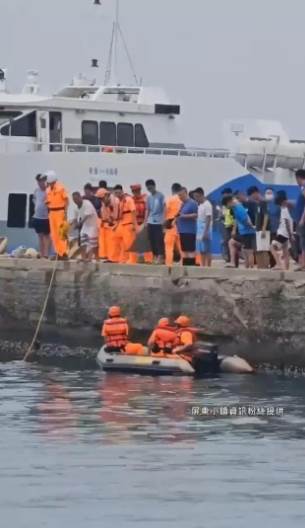 白沙灣驚見浮屍！打撈過程「海巡疑似起乩」隊友急忙上前壓制... #海巡署回應了