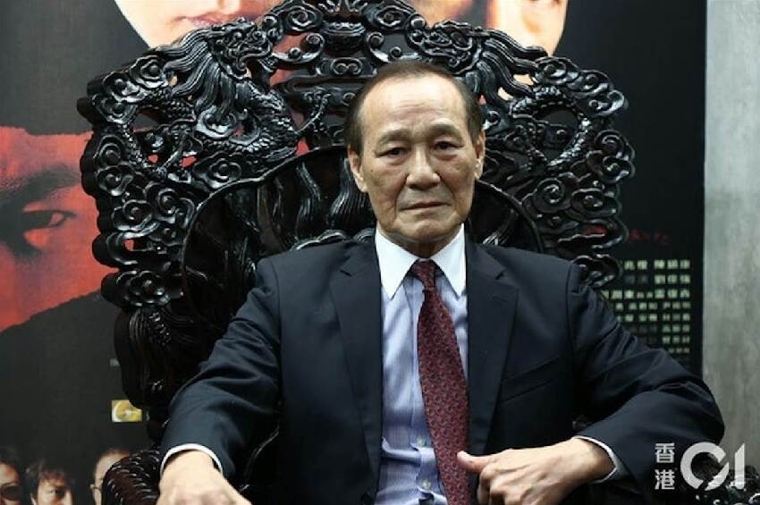 齊名李小龍！82歲武打巨星「罹癌又中風」頻傳死訊 妻不離不棄「重病登記結婚」：財產全給她
