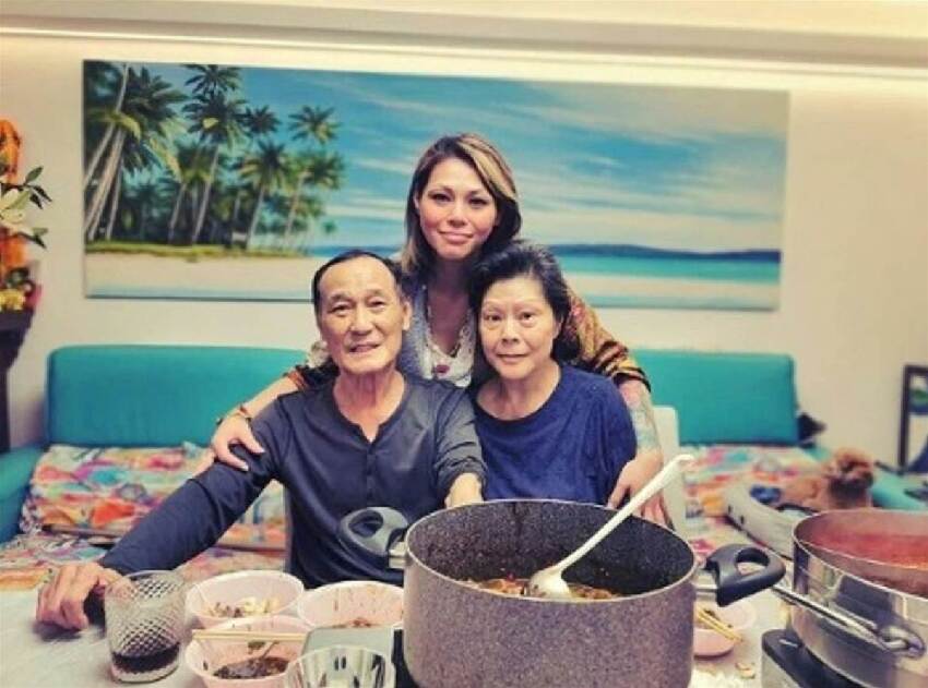 齊名李小龍！82歲武打巨星「罹癌又中風」頻傳死訊 妻不離不棄「重病登記結婚」：財產全給她