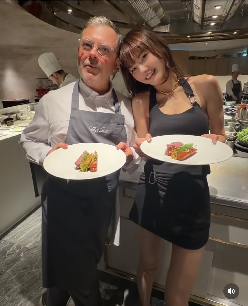 富商馬清鏗包場為情婦慶生,兩人親密合照好高調,女方稱不再理流量只想做自己