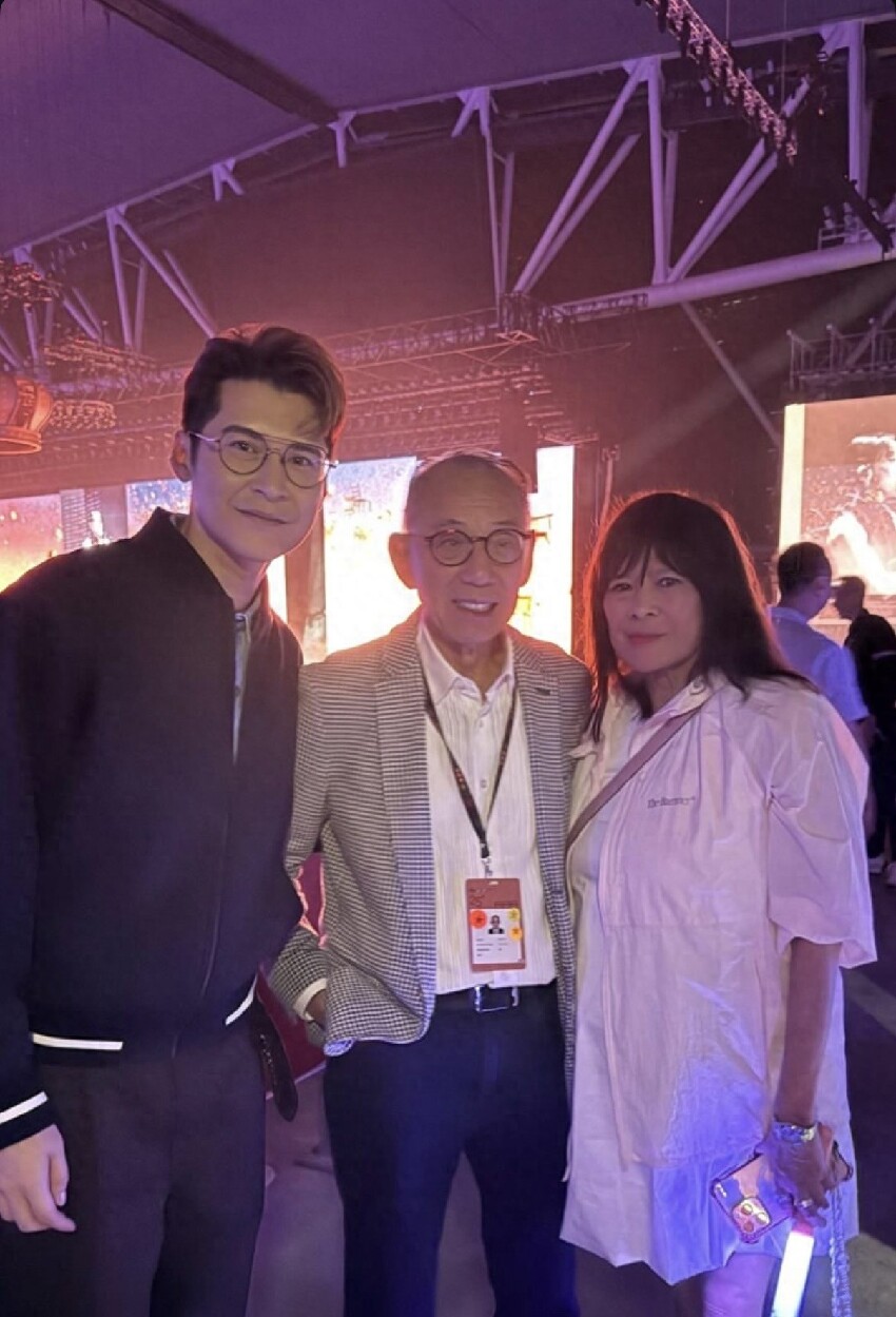 霍震霆兄弟捧場英皇演唱會，楊受成親自接待，狄波拉現身看謝霆鋒