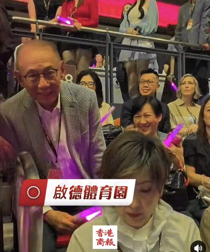 霍震霆兄弟捧場英皇演唱會，楊受成親自接待，狄波拉現身看謝霆鋒