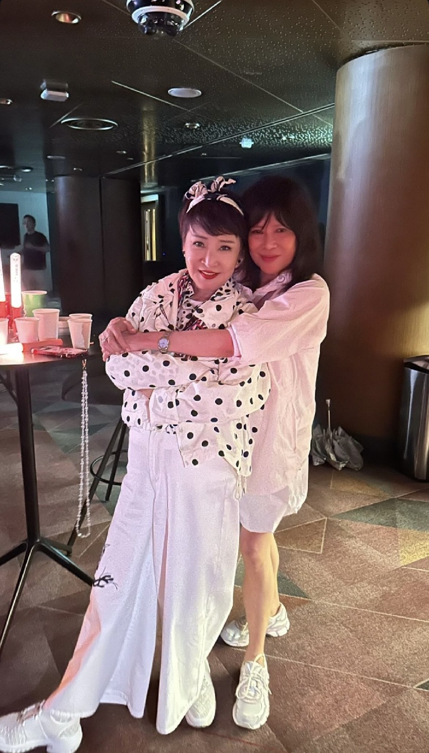 霍震霆兄弟捧場英皇演唱會，楊受成親自接待，狄波拉現身看謝霆鋒