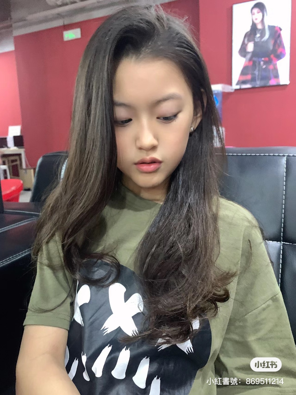 迷你版全智賢！8歲小女孩「絕美超齡臉孔」爆紅網路　酷帥外表「一露笑容超反差」媽媽曝光正翻天