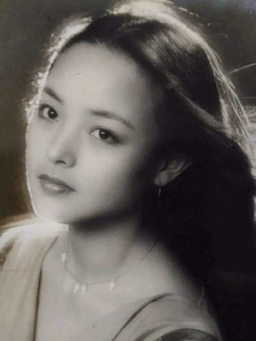 太驚人！31歲出家的瓊瑤女郎圓寂，其往生現場展現的神蹟，讓在場眾人無不感嘆！