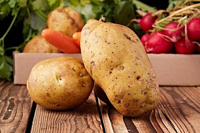 高血脂不能吃土豆？醫生提醒：生活中這6種常見食物，要少吃