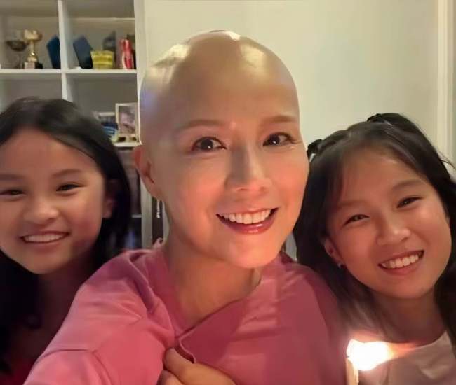 乳癌4期擴散大腦！女星睡夢中辭世，享年 51 歲！2愛女悲慟送別...