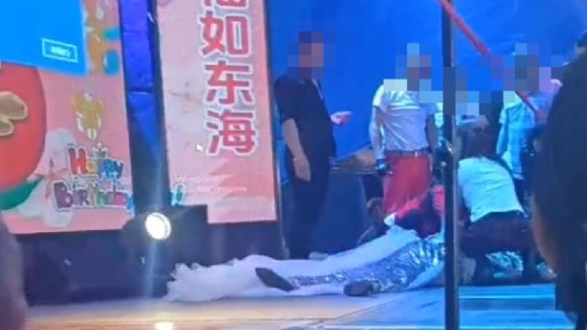 壽宴獻唱!女歌手唱完歌「突倒地斷氣」嚇壞全部人 已送去殯儀館