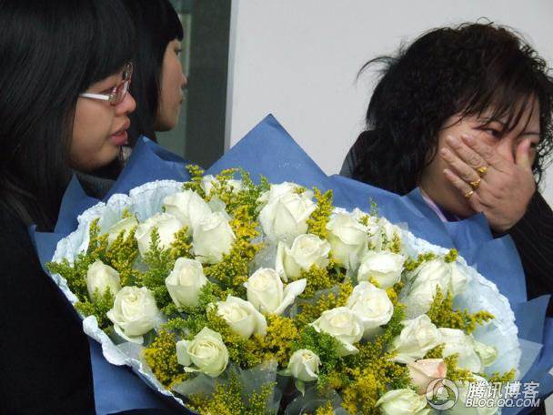 28歲莊男將婚禮「改辦在火葬場」親友全疑惑，直到當天掀開新娘婚紗，見身體異樣「全哭到無力....」