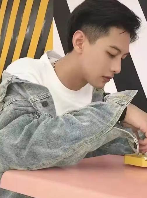 高鐵站務員「因長得太帥」丟了飯碗！跑去當演員「1年後近況驚呆…」