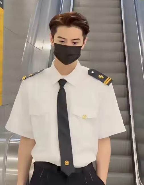 高鐵站務員「因長得太帥」丟了飯碗！跑去當演員「1年後近況驚呆…」