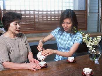 婆婆在我家住了9年，沒付一分錢，她剛去世，我收到了銀行的簡訊