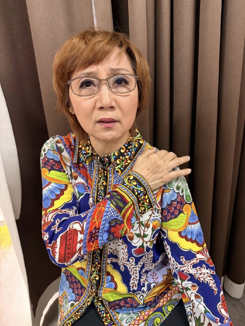 紅館演唱會懸了？香港女歌手籌備期間摔倒，公司急等醫院報告