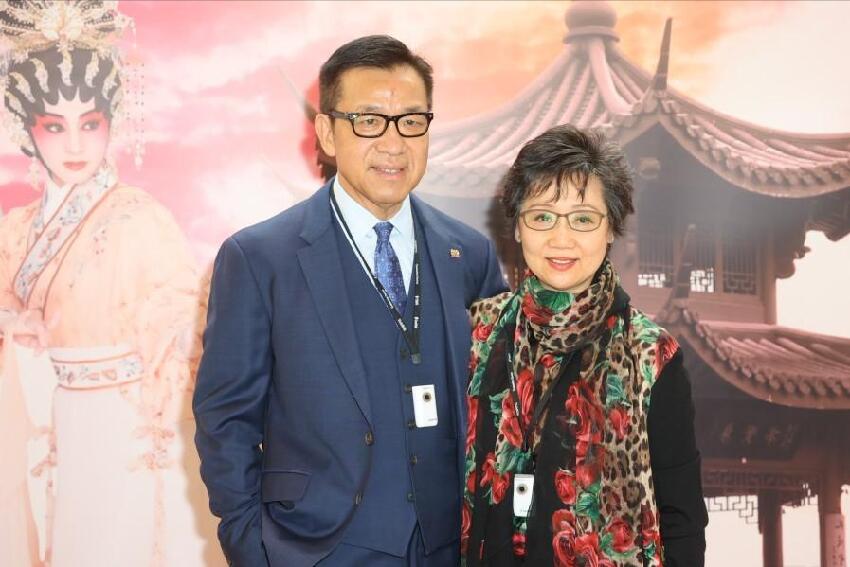 紅館演唱會懸了？香港女歌手籌備期間摔倒，公司急等醫院報告