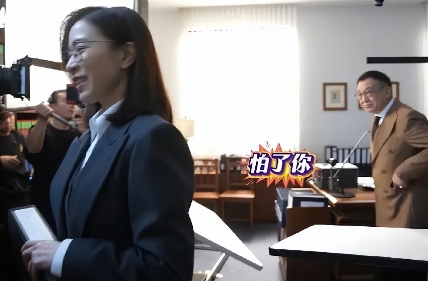 許紹雄遺作花絮曝光惹淚目，佘詩曼片場喊爸爸，父女檔成最後回憶