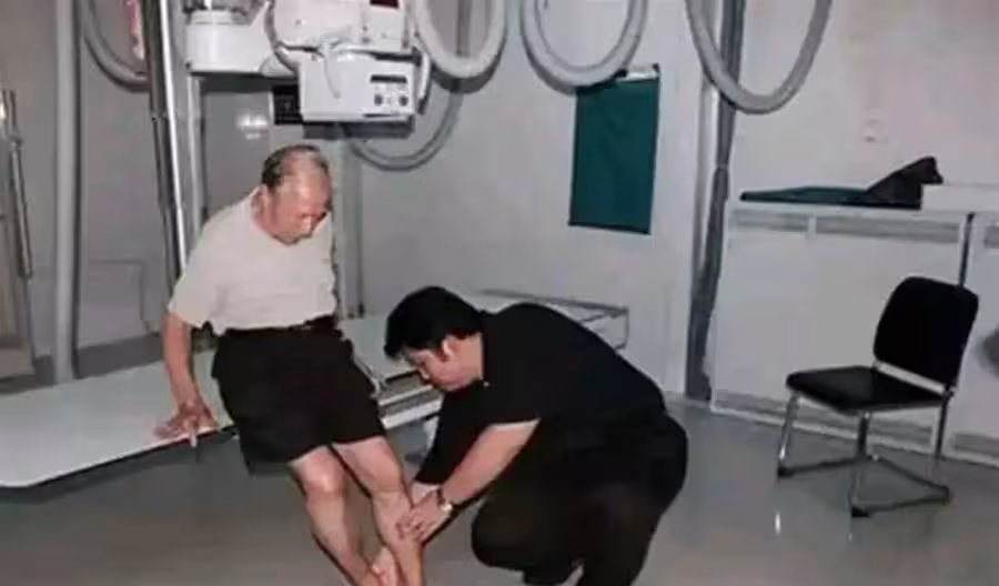 中國留學生遇好心英國房東免租8年,多年後老人晚年孤苦無依,他將其接到河南一起生活