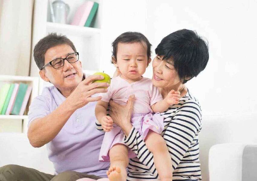 孩子玻璃心脾氣差動不動就崩潰,父母牢記「八字箴言」能拯救孩子