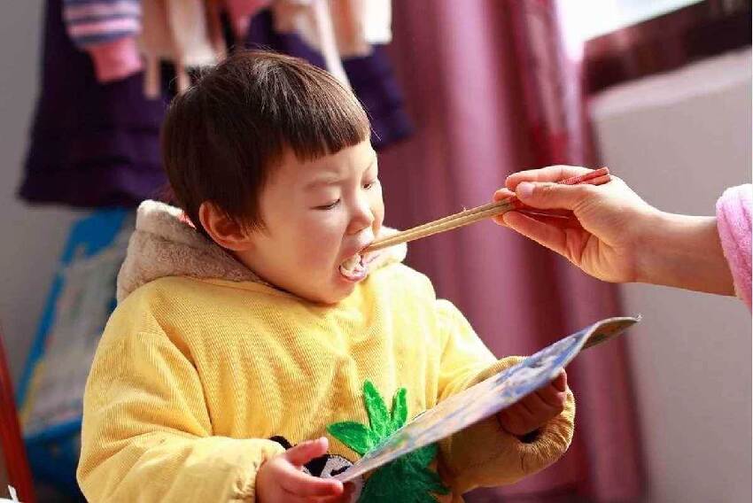 孩子玻璃心脾氣差動不動就崩潰,父母牢記「八字箴言」能拯救孩子