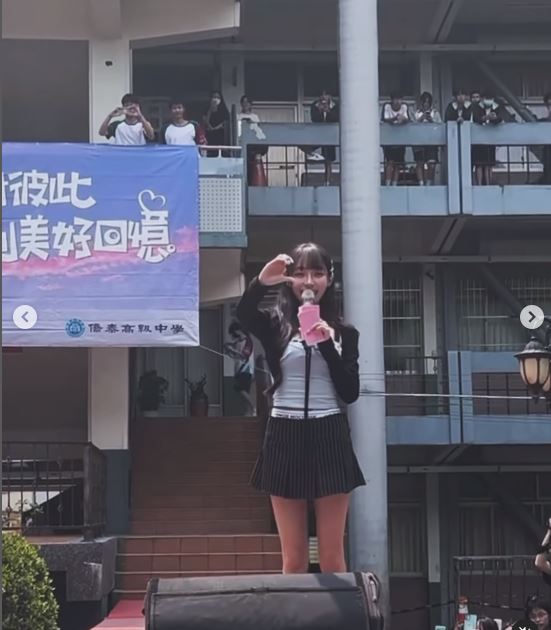 林襄獻校園主持處女秀！0偽裝衝福利社「嗨舉手」中空裝一秒上拉