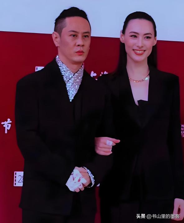 馬浴柯接機女友梁洛施,懂浪漫又有儀式感,看起來好甜蜜好幸福
