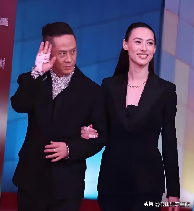 馬浴柯接機女友梁洛施,懂浪漫又有儀式感,看起來好甜蜜好幸福