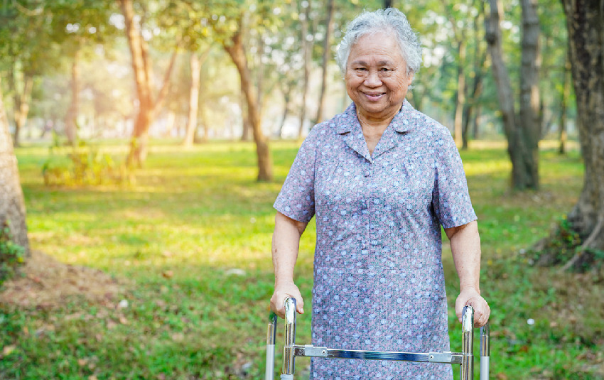 我難產後坐月子，婆婆把雞腿全留給小姑子，老公做法大快人心