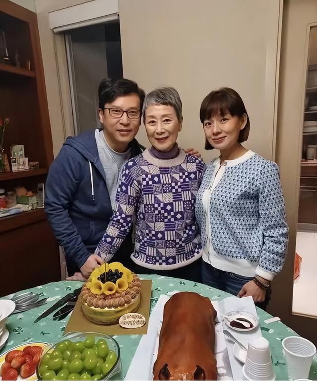 容顏依舊！陳寶珠78歲大壽近照曝光，氣質俱佳被指撞臉兩大女神