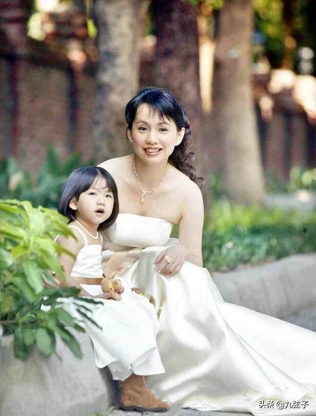 蔡幸娟200張不雅照洩露， 與已婚男偷情畫面震驚全台，前夫一句話曝光實情