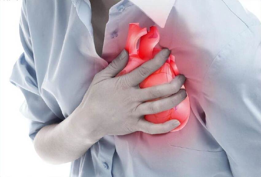 52歲男子突發腦出血走了！醫生怒斥：吃降壓藥時候「沒有注意這3點！」