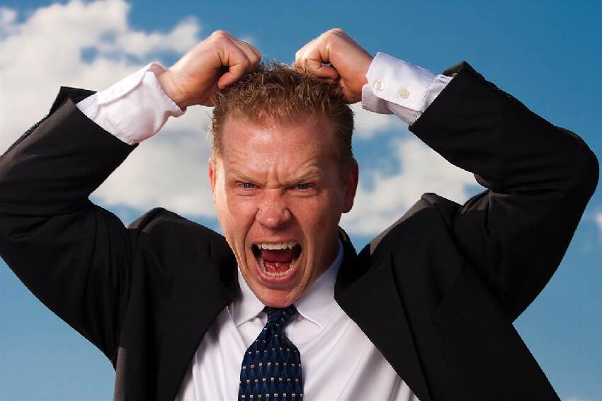 52歲男子突發腦出血走了！醫生怒斥：吃降壓藥時候「沒有注意這3點！」