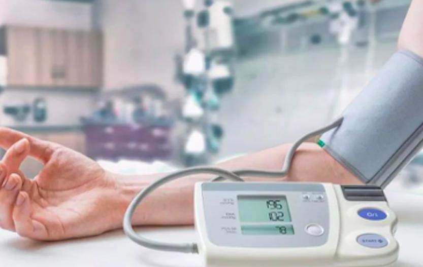 52歲男子突發腦出血走了！醫生怒斥：吃降壓藥時候「沒有注意這3點！」