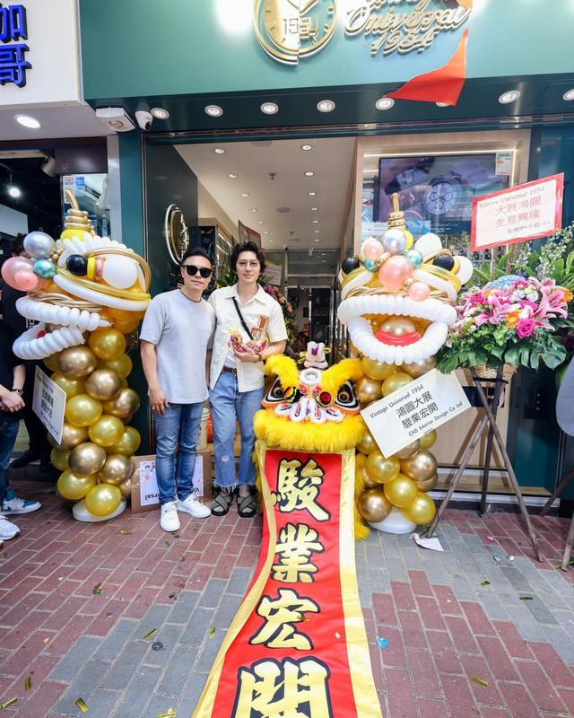 熊黛林老公名錶店開業！夫妻攜手切燒豬，郭可盈與母親及大姐到賀