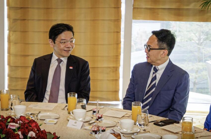 香港頂級富二代共進早餐，何超瓊李澤楷坐中間，霍啟剛鄭志雯也在