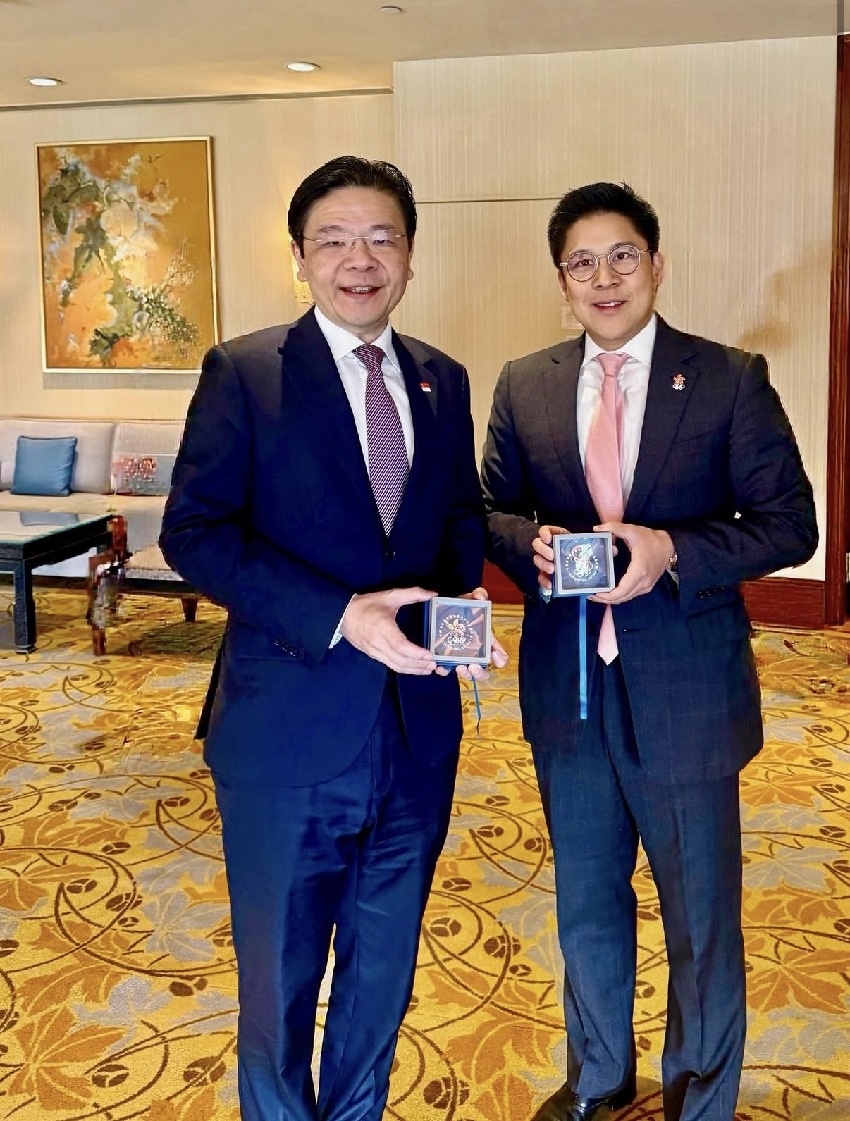 香港頂級富二代共進早餐，何超瓊李澤楷坐中間，霍啟剛鄭志雯也在