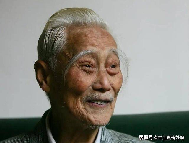 男性50歲以後，眉毛突然變長，意味著什麼？多數人或還被蒙在鼓裡