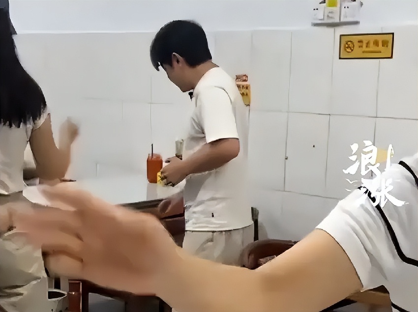 過氣男明星在廣西突然進店吃飯要清場，同伴態度囂張，顧客不幹了