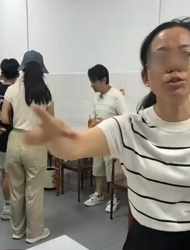 過氣男明星在廣西突然進店吃飯要清場，同伴態度囂張，顧客不幹了