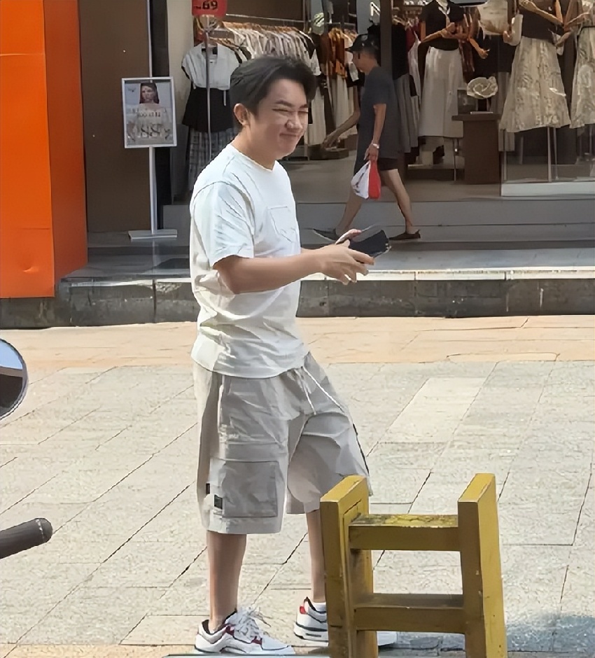 過氣男明星在廣西突然進店吃飯要清場，同伴態度囂張，顧客不幹了
